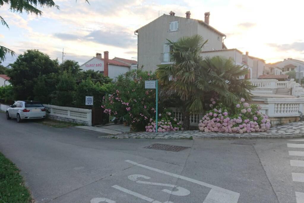 Near Beach - Apartments Marica - Studio Rovinj Bagian luar foto
